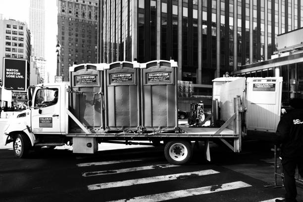 Best Portable toilet rental cost  in Glendale, CA